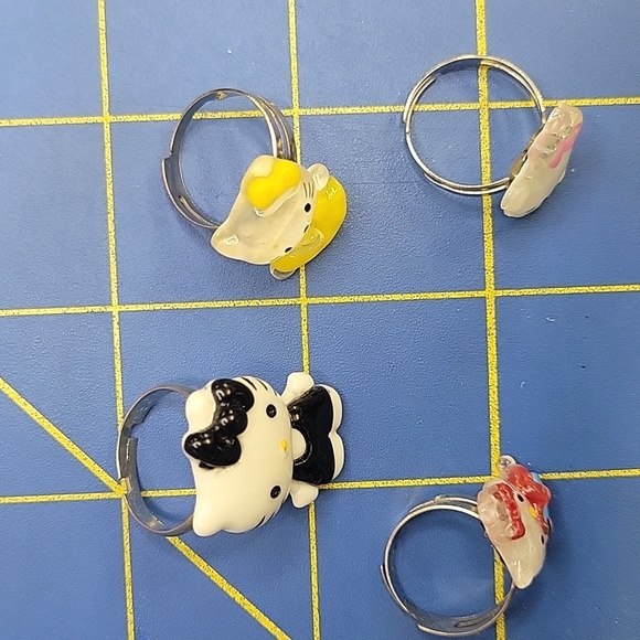 Hello Kitty Kids Adjustable Rings - Black, Yellow, Red, Pink Brand New - Picture 2 of 2